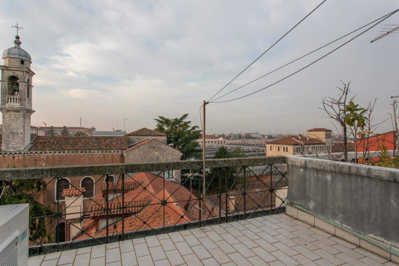 Venice Lance With Lift, 2 Minutes Walk From The Train Station Exterior photo